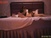 内裤哥带你走入天上人间头牌SUNNY黑丝高跟看着手机啪啪720P完整版