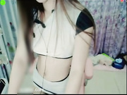 主播妃妃上身漏乳下身真空VIP土豪私播视频