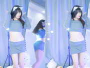 《顶流网红泄密》千元定制【咬一口兔娘】高端露三点裸舞