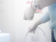 高級餐廳公共衛生間拍攝到的各式美女少婦如廁 有個高顏值格子衣美女陰毛濃密太性感了 1080P超清原版