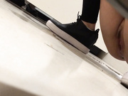 國內廁拍達人尾隨幾個漂亮妹子進入公共女廁拍攝 逼毛毛稀疏看得誘惑十足 1080P高清原版