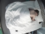 情趣酒店水滴摄像头TP幸福屌丝男被年轻性欲强女友上位骑射爽完各自玩手机