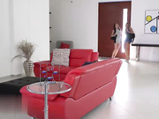 梅赛德斯将手指插入西尔维娅的阴户