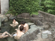 [FJIN-019] 息子ほど年の離れたバイト先の男子学生達と一泊二日の温泉旅行に来たFcup巨乳.... - 1of5