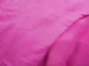 哄骗高中侄女玩手机，坏叔叔趁机玩侄女逼逼