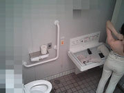 某站最新流出-遊泳池更衣室攝像頭偷拍到的幾個女泳客更換泳衣 雪白肌膚堅挺美乳看得讓人欲火焚身 1080P高清原版