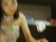 酒店開房約戰00後極品學妹 穿著綠色情趣裝白絲襪玩口爆 被插得不成人形還在裝模作樣 白漿都橫飛了 國語720P高清