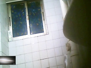 精品推薦 出租屋拍攝到的某師範學生妹衛生間洗澡更衣 雪白肌膚堅挺美乳絕對誘惑～720P高清