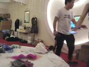 名门夜宴偷拍系列套路两个美女模特拍内衣广告更衣偷拍