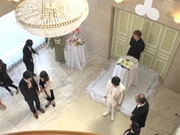 结婚最后的交接仪式，就是爸爸操完女儿，然后托付给女婿。