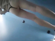 偷拍高颜值美艳少妇尿尿，性感的丁字内裤 掩盖不住脸上韵味的骚劲，来大姨妈，这样的女人男人天生的杀手！