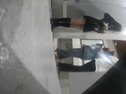 國內廁拍大神潛入某商場隔板公共女廁偷拍各式美女尿尿 居然有個猥瑣男進來抱著醉酒女 女的不大願意跟他走 1080P高清原版