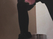 某大型商場公共女廁全景拍攝各式美女少婦如廁 有個只顧著玩手機的美少婦鮑魚很肥厚 看得欲火焚身 1080P原版高清