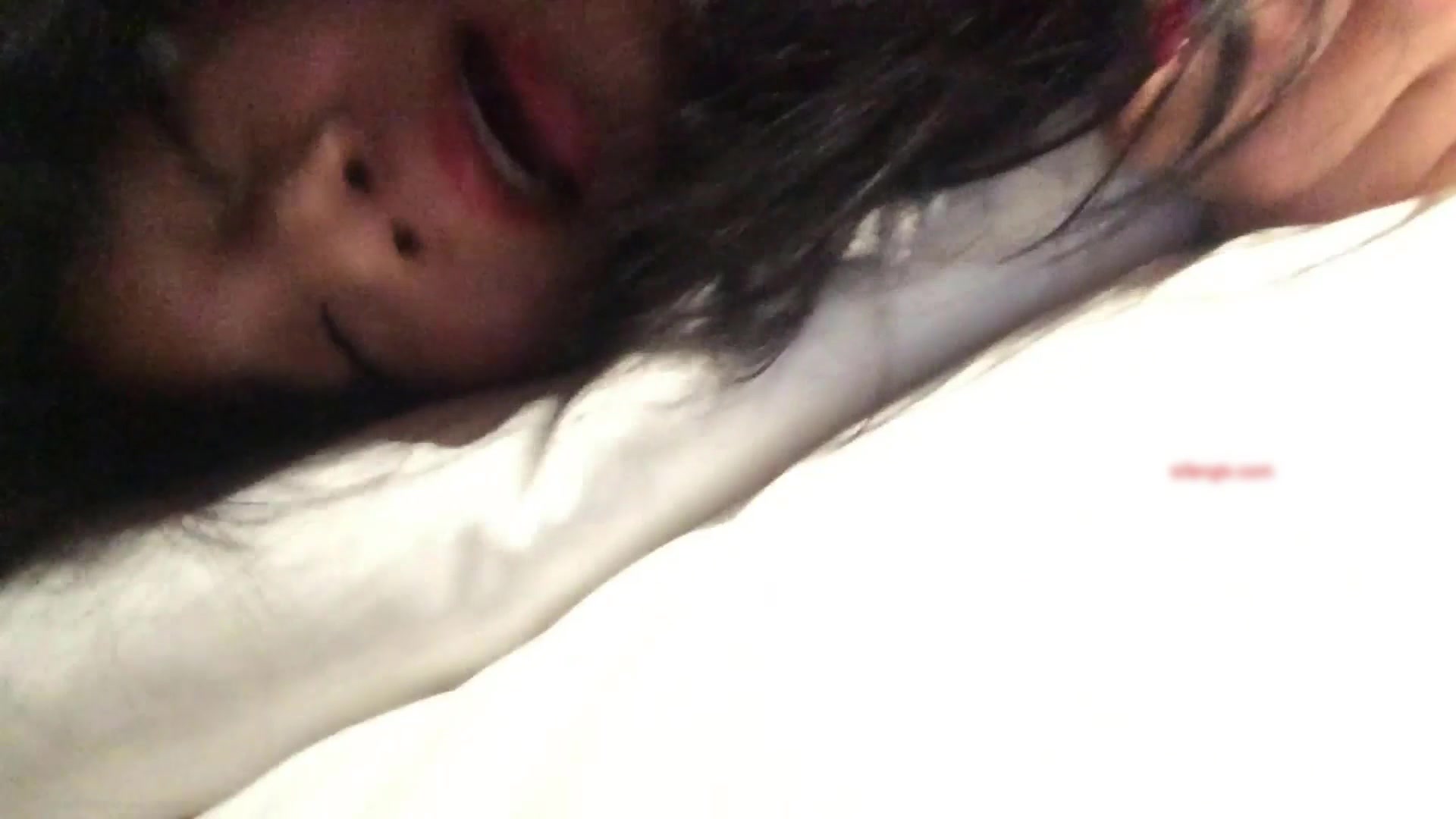 女神級氣質性感美女背著男友體驗不一樣的刺激 第一次出來偷吃約網友酒店開房 正肏時貌似有點後悔不讓幹了 國語1080P高清