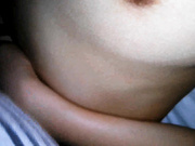 周末假期帶著朋友顏值不錯的遠方表妹景區遊玩 晚上吃飯灌醉帶入酒店脫光衣服任意玩弄 小穴粉嫩水超多 1080P原版高清