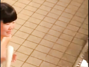 精品推薦 偷拍大眾浴池女士更衣室到洗浴室 全是年輕美女少婦 一絲不掛看得讓人欲火焚身 露臉高清