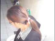 某飯店男女共用衛生間俯視偸拍各式美女少婦如廁噓噓 有個制服眼鏡妹子撅著大屁股看得讓人欲火焚身 720P高清原版