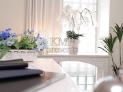 [MKMP-664] スレンダー受付嬢はマッサージを頼む男性の部屋に入り、鼠径部をじわり責め。宮城りえ - 1of5