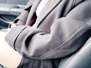 勾搭少妇 关上车门根本跑不掉，揉捏大奶子，激情艹逼车震爽爽爽