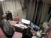 黑客破解网络摄像头偷拍❤️貌似小宾馆值班监控室值班人员在里面泡妞做爱