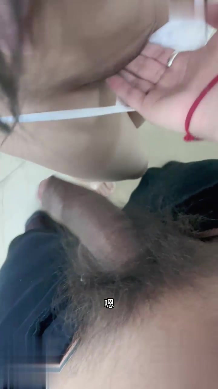 【真实乱伦】表姐跟老公吵架，来我家借住被我强行在厕所操了，一开始很抗拒，后面爽了