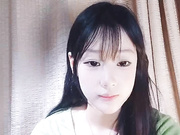 颜值不错的姑娘深夜跟纹身小哥激情啪啪，乖巧听话各种舔弄大鸡巴，让小哥揉奶玩逼各种抽插，后入冲刺干到射