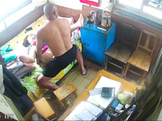 光头大爷中午休息被大妈摸硬了鸡巴  和大妈床边操逼下地站着接着干