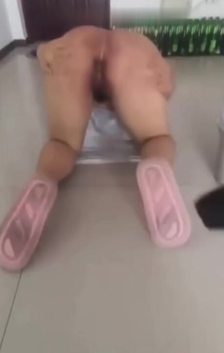 东南亚园区女猪仔悲惨实拍_业绩不达标沦为玩物_挨打挨操被疯狂蹂躏_画面极度炸裂！