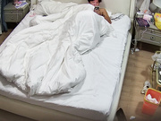 公寓酒店超经典长视频 带玩具和情趣内衣来开房 趁男友在睡觉 自觉换上 口醒男友 还在上面自己动6