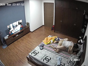黑客破解家庭网络摄像头偷拍两个家庭私密生活大叔好福气娶了个年轻貌美的媳妇