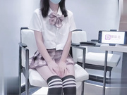 学妹穿着男友买的JK制服被炮友内射