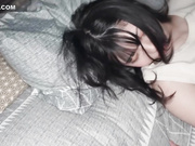 两个爆乳美眉，两个都很有气质！其中一个高冷高颜值，一个甜美邻家女孩！雪白的大胸脯，被下药迷奸内射，抽搐痉挛