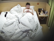 酒店偷拍 无水原档 眼镜情侣三天两夜 准备上情趣套装 没日没夜的做爱 人瘦屌长 把美女干爽了3