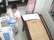 韩国某女性美容养肤院内流出，美女养护身体还帮忙挂阴毛，养好了就是金主爸爸的好母狗！
