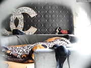 主题酒店偷拍-超漂亮的非主流蓝发美女和认识没多久的朋友酒店啪啪,妹子比较害羞操逼时还要挡着,叫声很厉害啊!国语