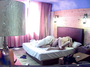 中午休息和老婆刚离异的大奶闺蜜旅馆开房啪啪内射她一逼720P无水印