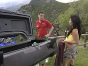 运动男女悬崖做爱