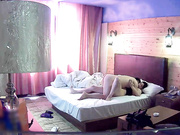 中午休息和老婆刚离异的大奶闺蜜旅馆开房啪啪内射她一逼720P无水