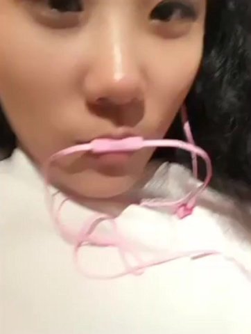 气质女白领吃完肯德鸡脱光光了自慰传说中的3根手指