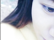 没长几根毛的吃货女主播和小车司机湖边准备野战特殊原因没有成事