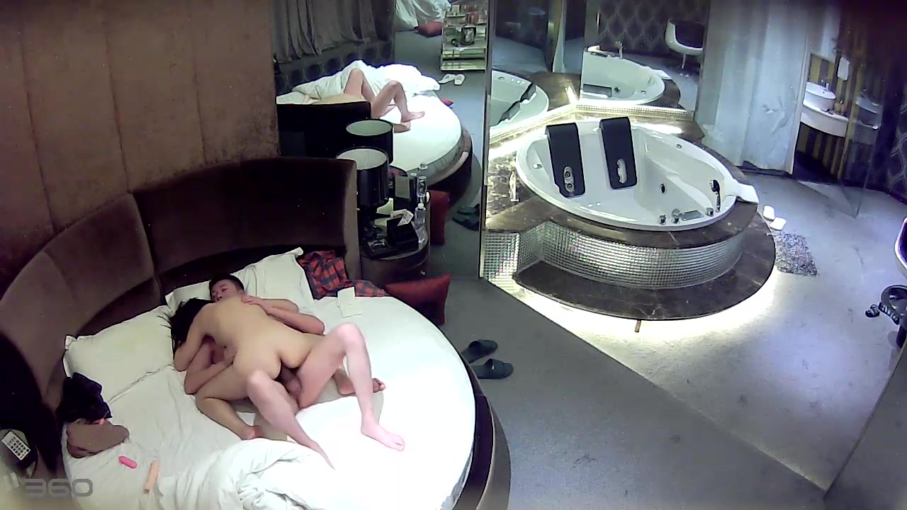 偷拍大屌哥用情趣用品肏情人