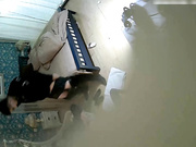 酒店偷拍气质漂亮的女白领被男的在吊篮上操嘴太猛干生气了,后来不知说了什么主动脱掉衣服让干,真能淫叫!