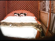 精品酒店偷拍90后年轻情侣吃饱喝足后迫不及待开操,女的超敏感刚舔几下就嗷嗷叫个不停,看情景女的真骚,国语!