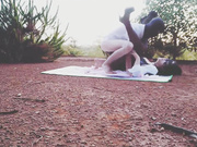 大清早穿着黑色蕾丝裤袜高跟和炮友乡下田间的丛林野战108P高清无水印