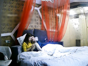 古风艺术宾馆年轻小情侣开房造爱妹子貌似心情不好喝酒不想打炮男友各种挑逗最后成功啪啪啪居然给操哭了