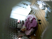 漂亮长发大学美女提前开好房间等异地男友进来后饥不可耐的猛操,刚干完美女换上性感情趣服还要,把男的累倒了!