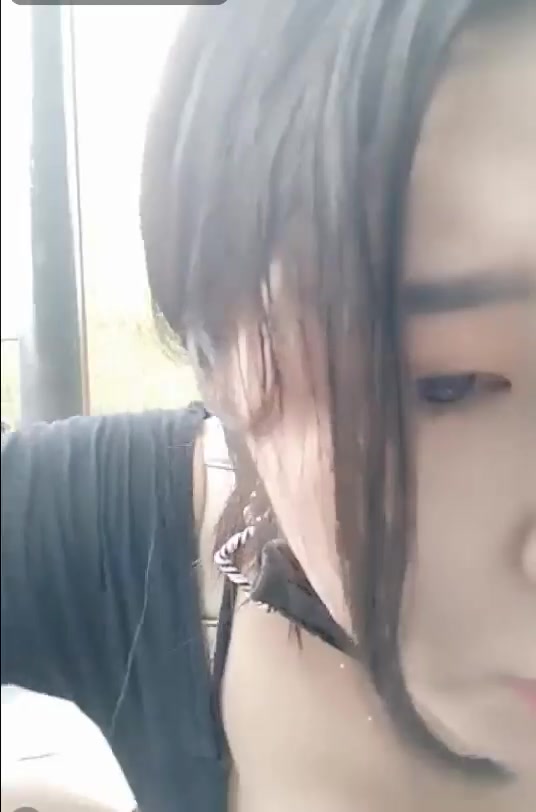 白嫩豪乳神仙姐姐户外凉亭碰到个老司机上来就给舔逼然后再约到树林站着草