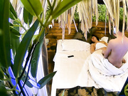 清新房小伙与刚和老公吵完架的风骚少妇偷情滚床单搂起腿猛干肏的正起劲时电话响了接完继续草爽的欲仙欲死