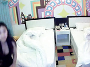 主题酒店基层领导大叔开房啪啪啪豪乳良家情人平时大叔肯定没少补肾这床操到另一个床很生猛