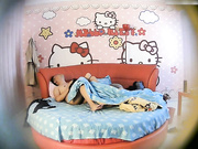 特色宾馆偷拍良家美少妇下班和单位领导激烈床战,真是30如狼40如虎干完一次又一次,操的美女淫叫喘息都累瘫了!